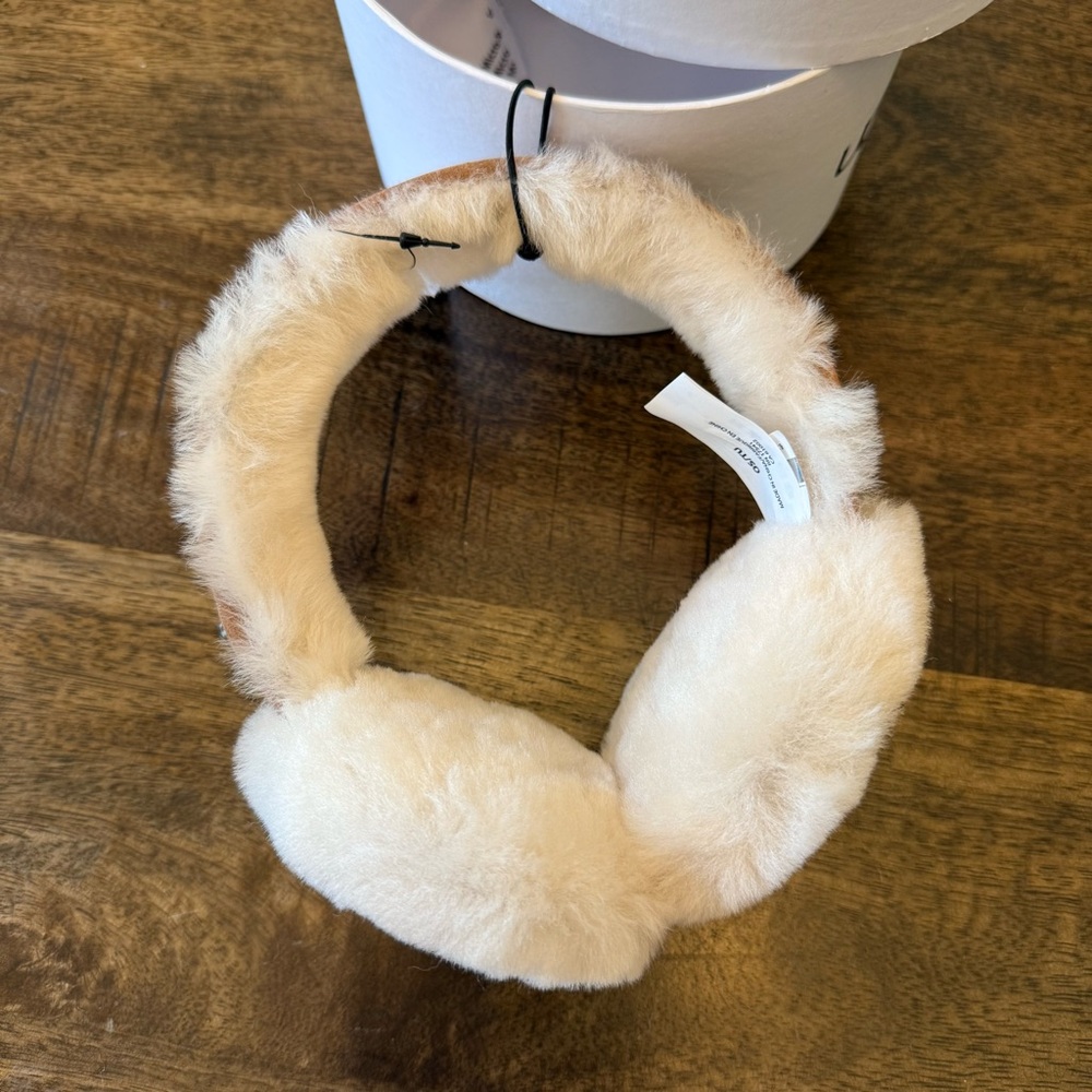 UGG Australia Women’s Shearling Sheepskin Earmuffs